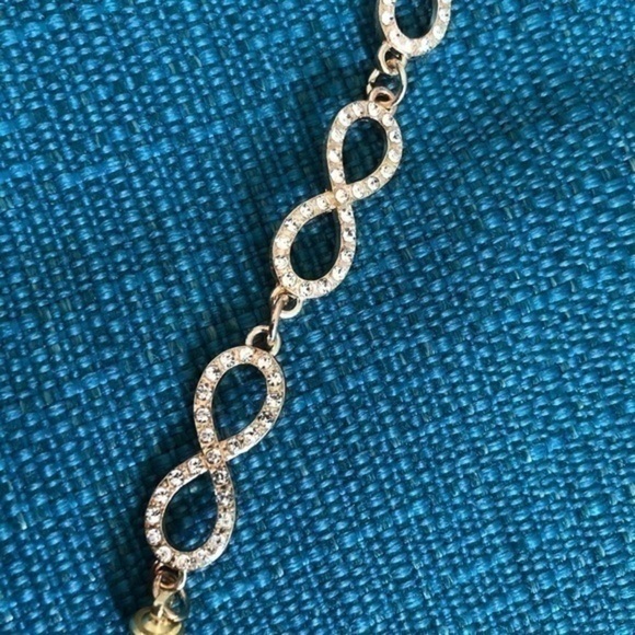 Infinity charm bracelet with rhinestones - Picture 9 of 9